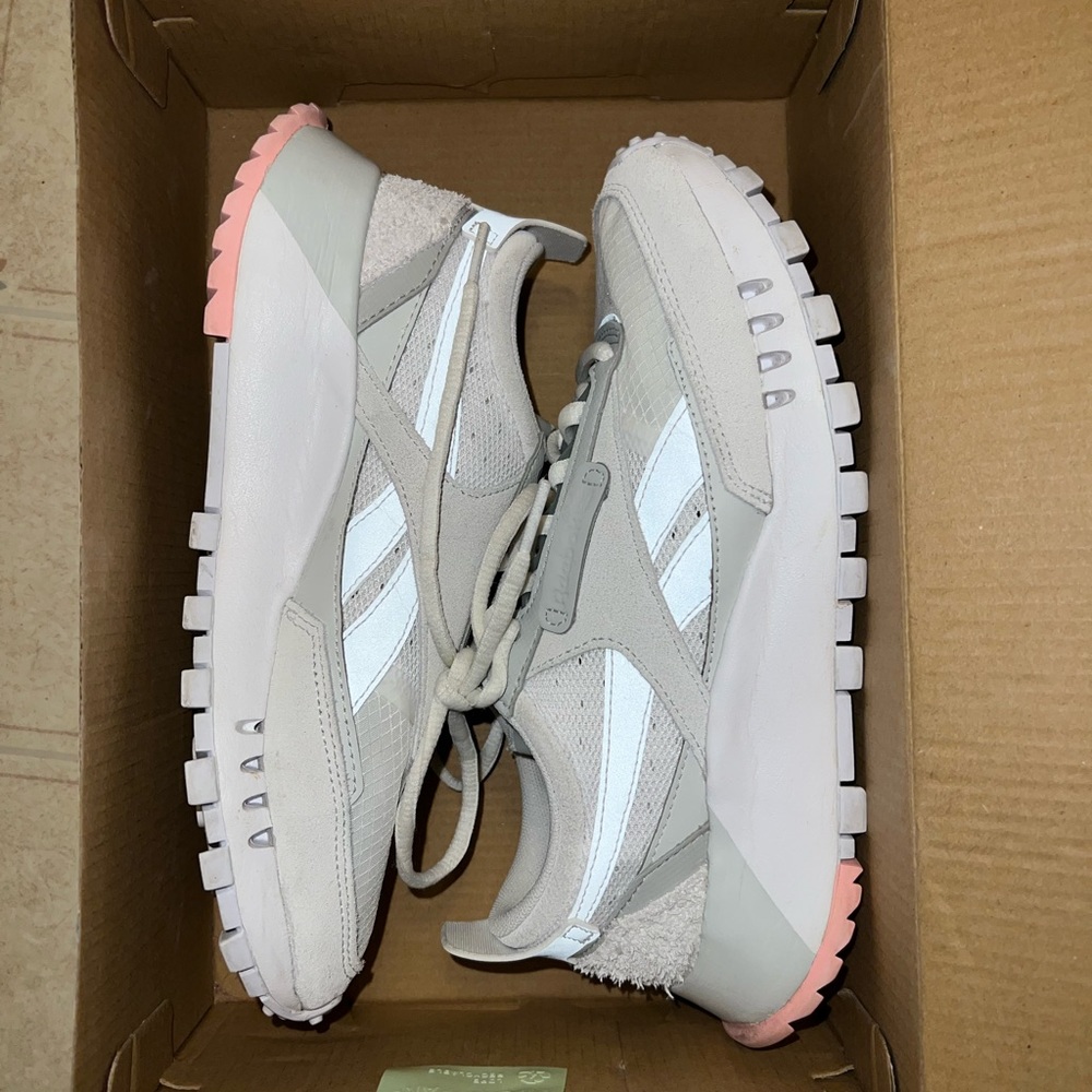 White Women’s Reebok - Picture 3 of 5